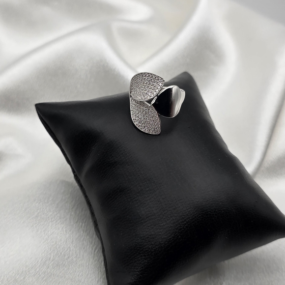 Sterling Silver 925 Tri-Leaf Floral Moissanite Ring - Picture 6 of 8